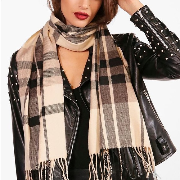 NWOT Cream and Black Scarf - Picture 1 of 4